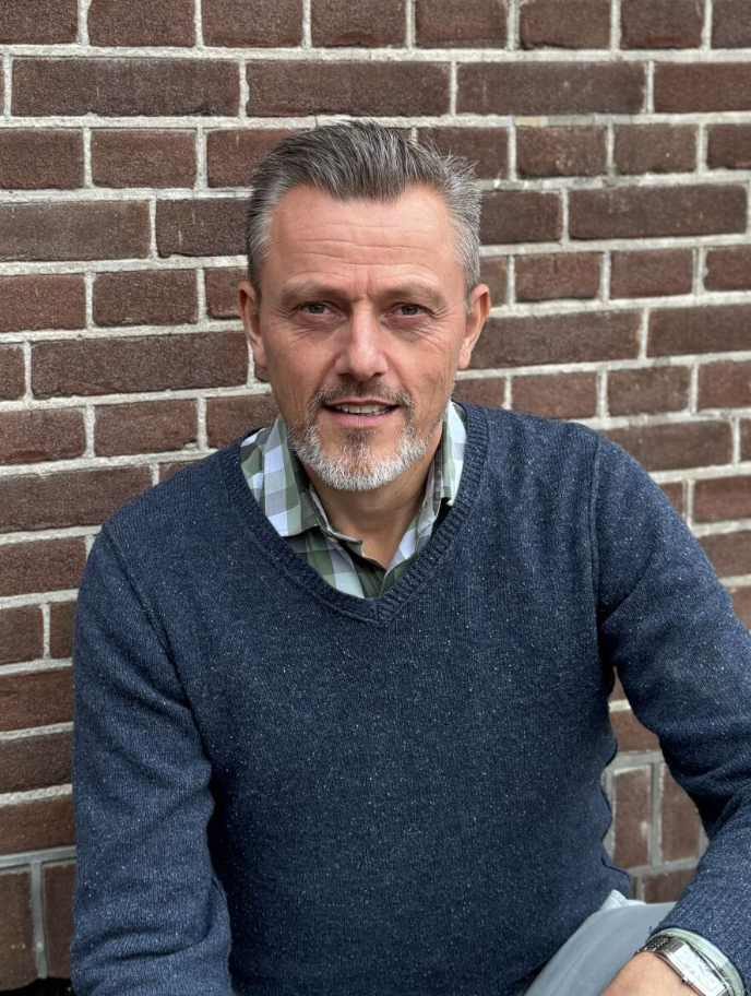 Chris van Beek 9703 site def